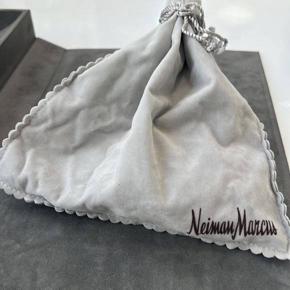 Retired Designer Sigrid Olson heavy Beaded Necklace.Hand Tied in Original Bag - Picture 2 of 7